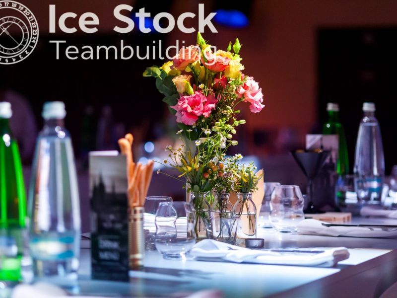 Květinová dekorace - cateringová večeře formou buffetu a sezení