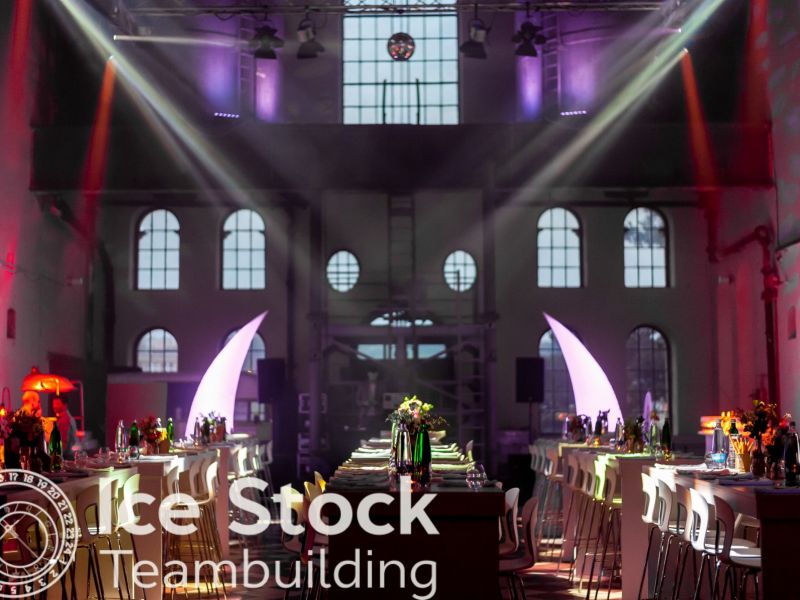 Firemní večírek v průmyslové lokalitě