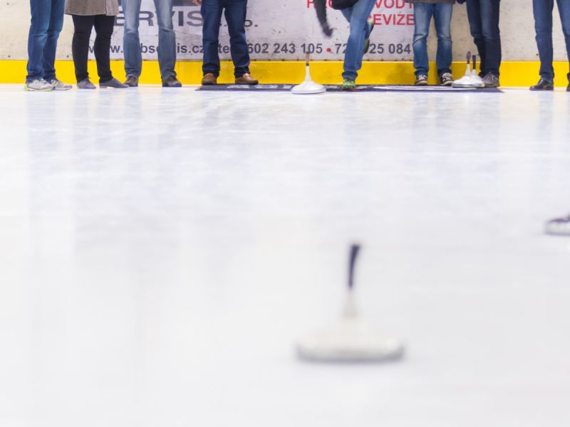Ice Stock Teambuilding - týmy hrající proti sobě