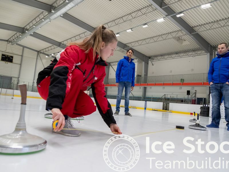 Ice Stock Teambuilding - kontrola vzdálenosti