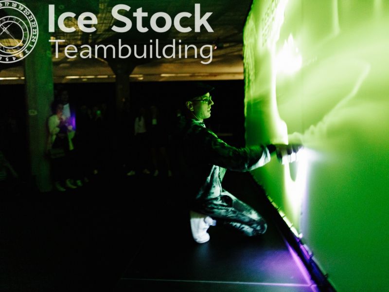 Light art show při večerní korporátní akci